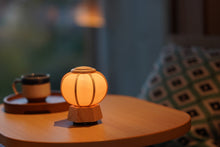 画像をギャラリービューアに読み込む, ゆらぎライト<br>ARARE-あられ-<br>木製/ひのき/美濃和紙<br>雪洞/インテリア照明