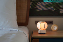 画像をギャラリービューアに読み込む, ゆらぎライト<br>ARARE-あられ-<br>木製/ひのき/美濃和紙<br>雪洞/インテリア照明