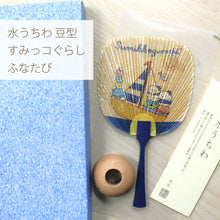 画像をギャラリービューアに読み込む, 水うちわ 豆型&lt;br&gt;【すみっコぐらしふなたび】&lt;br&gt;美濃和紙&lt;br&gt;木製台座付き
