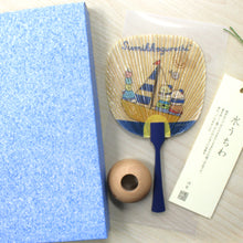 画像をギャラリービューアに読み込む, 水うちわ 豆型&lt;br&gt;【すみっコぐらしふなたび】&lt;br&gt;美濃和紙&lt;br&gt;木製台座付き
