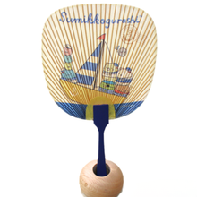 画像をギャラリービューアに読み込む, 水うちわ 豆型&lt;br&gt;【すみっコぐらしふなたび】&lt;br&gt;美濃和紙&lt;br&gt;木製台座付き
